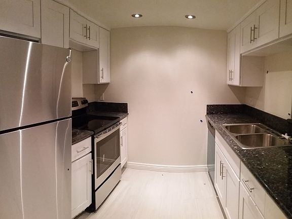 2nd image of 321 S 6th St APT 106