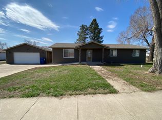 704 S Polk Ave, Pierre, SD 57501