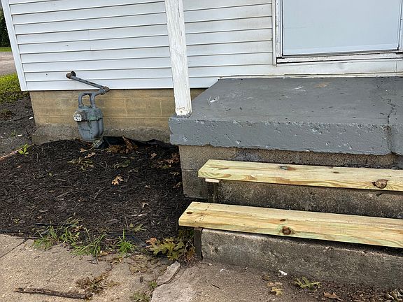 2nd image of 985 Racine Ave