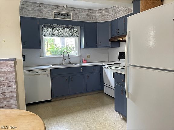 4th image of 379 Trumbull Ave SE