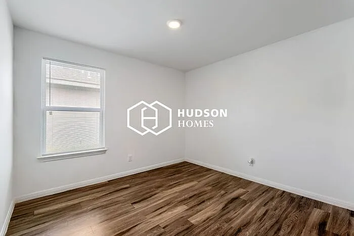 1722 Beacon St — Photo 9