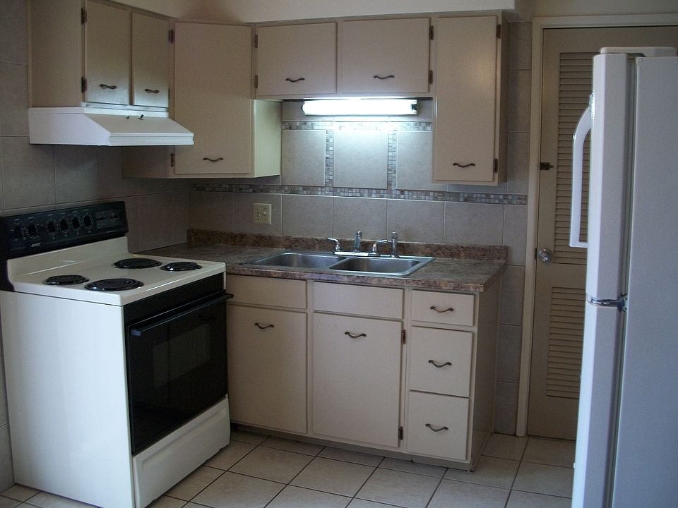 Large eat-in kitchen.