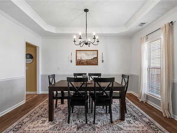 4th image of 2408 Ridgewood Dr