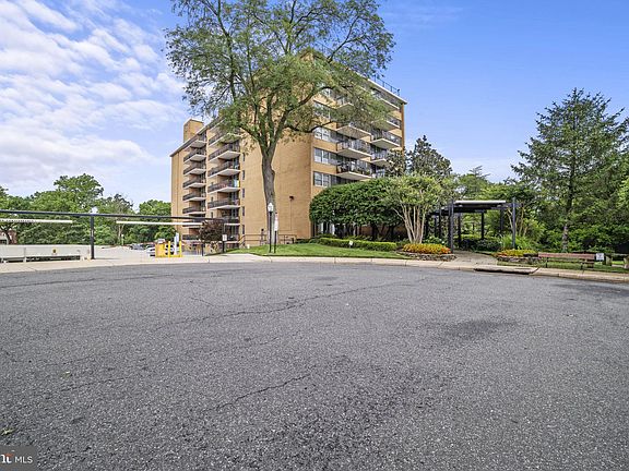 3rd image of 2030 N Adams St APT 602