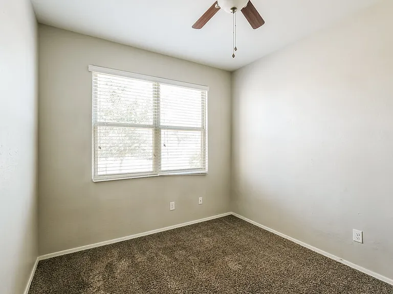 2444 W Tamarisk Ave — Photo 13
