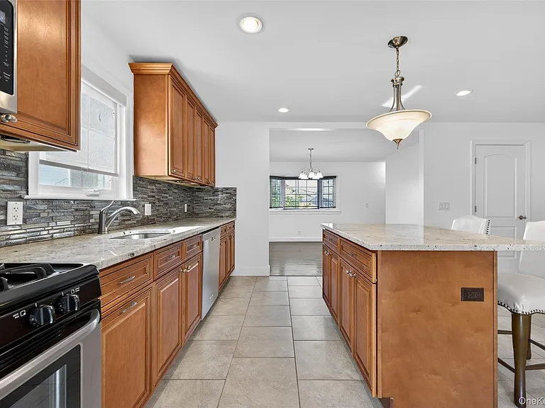 8 Lee Gray Ct — Photo 17