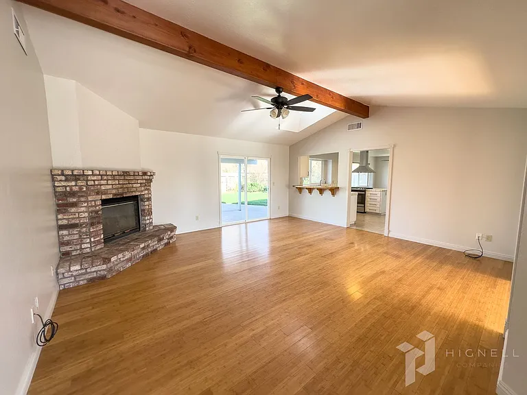 3222 Calistoga Dr — Photo 2