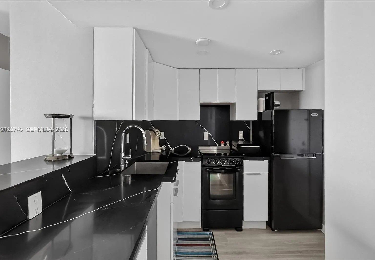 South Bay Club Condo — Photo 2