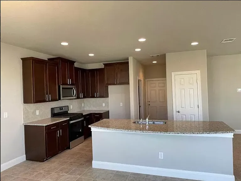 200 Mayney Ln — Photo 6