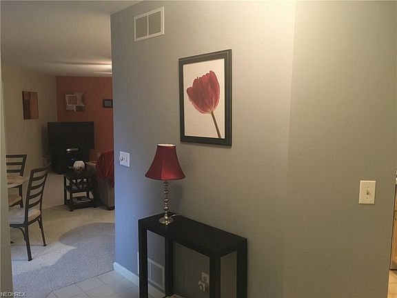 4th image of 209 S Aspen Ct Unit 4
