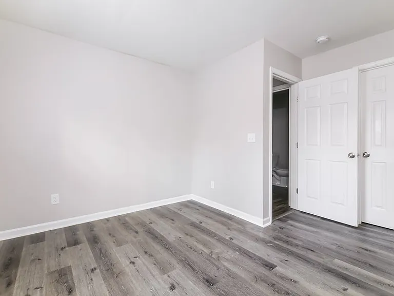 305 Farrington Dr — Photo 15