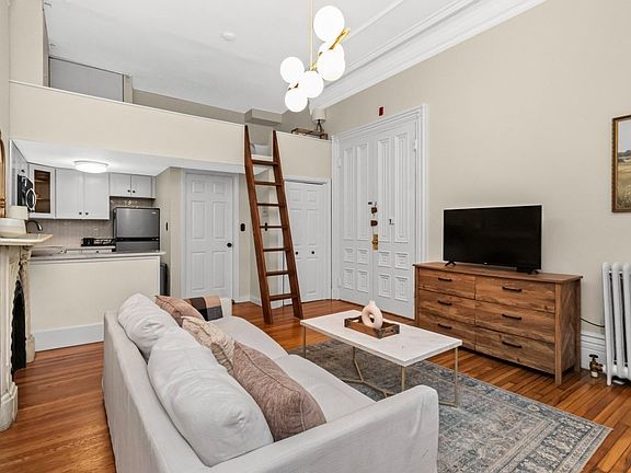 5th image of 656 Tremont St APT 2