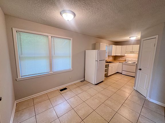 4th image of 401 Beaverbrook Dr