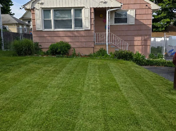 44 Vernon St, Stratford, CT 06615