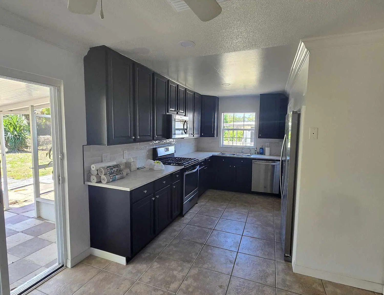 4 bed, 2.0 bath, 1300 sqft, $2,200 — Photo 3