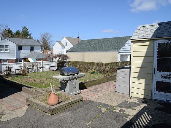 3rd image of 259 Malcolm Ave