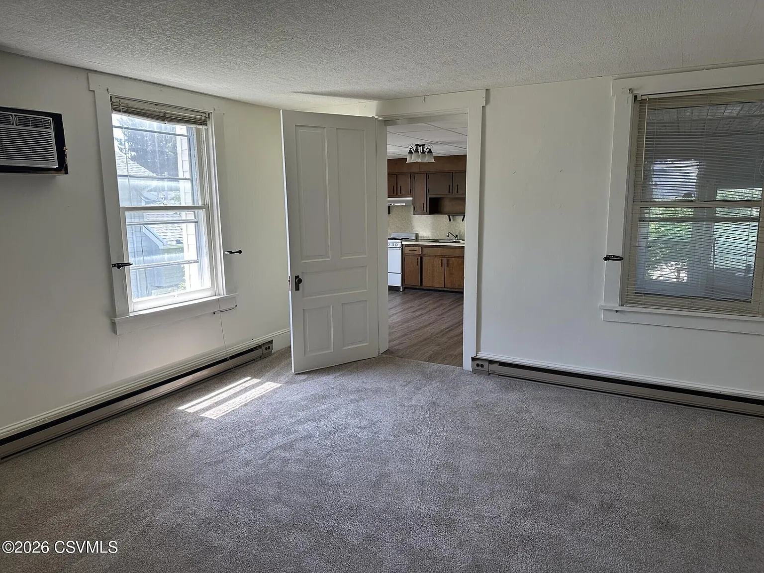 1 bed, 700 sqft, $1,000 — Photo 3