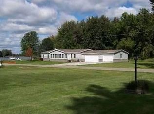 775 E 625 S, Wolcottville, IN 46795
