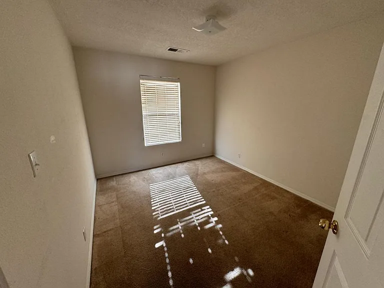 5009 Woodhaven Dr NE — Photo 11