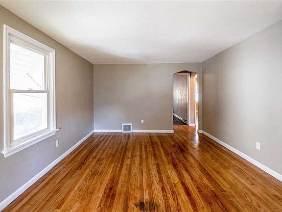 3rd image of 9511 Theodosia Ave