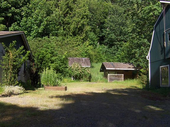 4th image of 11 Beaver Pond Ln