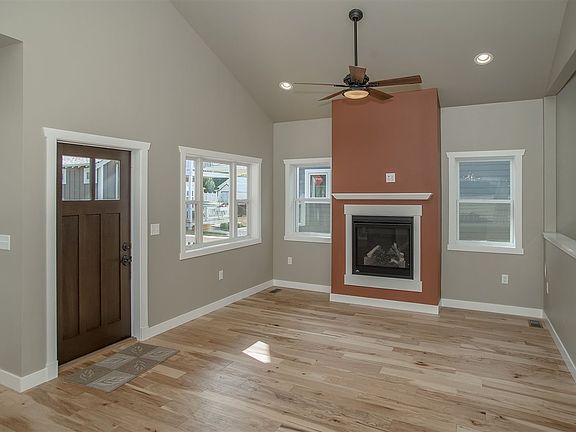4th image of 1050 N Canyon St