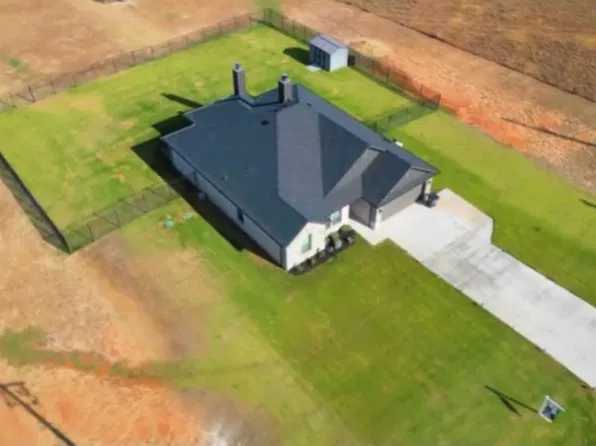 1215 Sanger Dr, Springtown, TX 76082