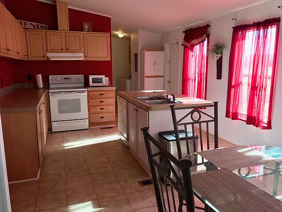 chef's kitchen with island