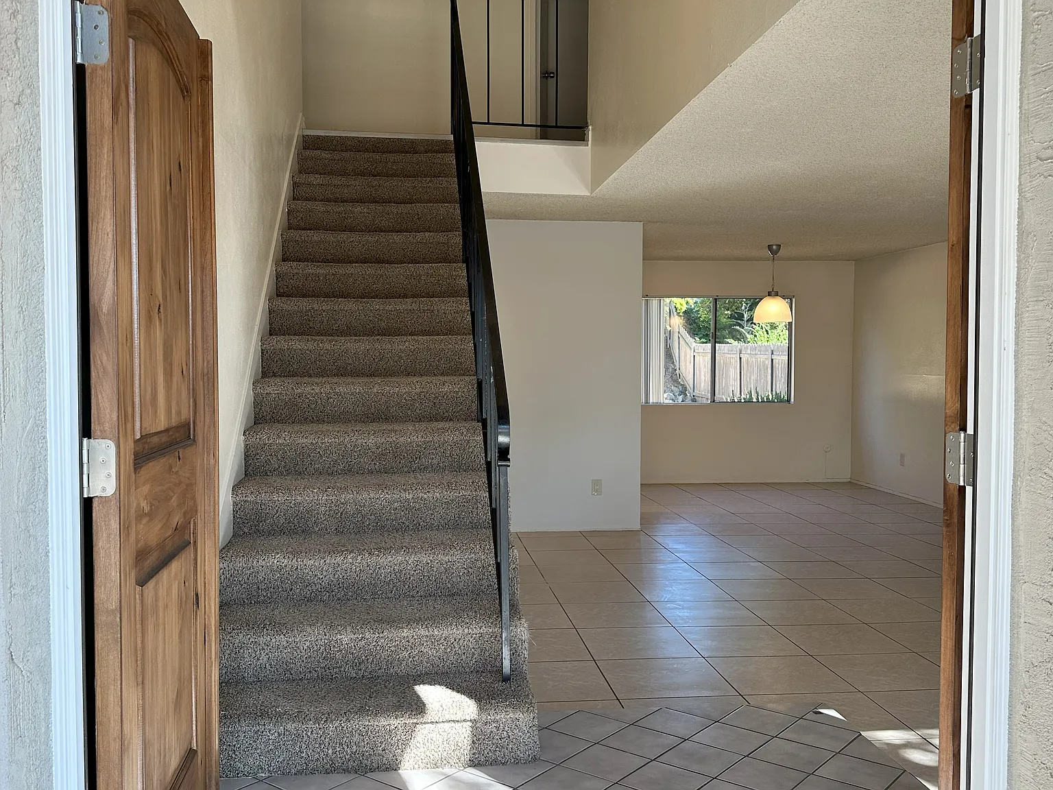 4 bed, 2.5 bath, 1690 sqft, $4,400 — Photo 4