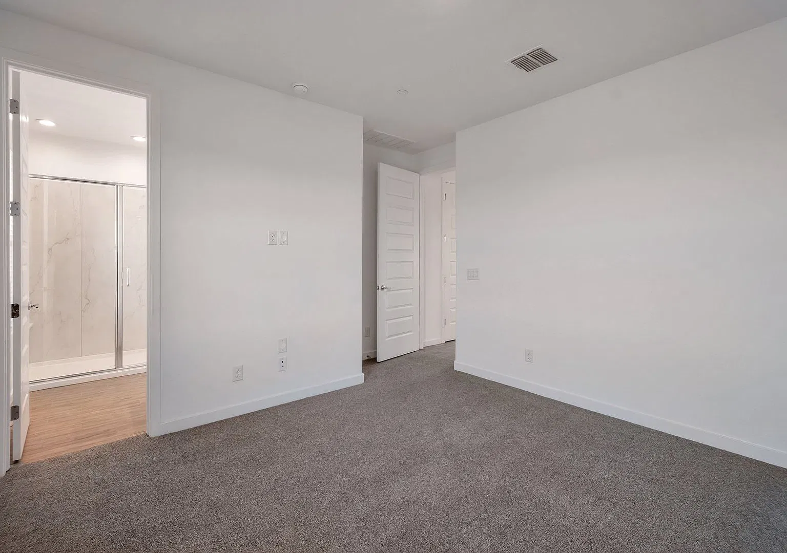 Like New luxurious Model Home with 2 Master Suites in Warner Meadows! — Photo 3