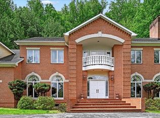 5 Chamaral Ct, Cockeysville, MD 21030