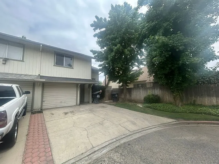 2047 E Laura Ave — Photo 1