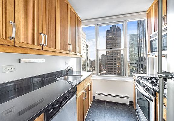 5th image of 117 E 57th St APT 36H