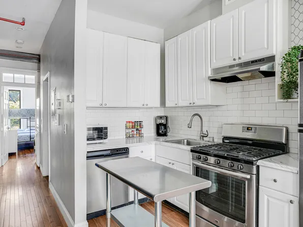 205 Edgecombe Avenue image 11 of 20