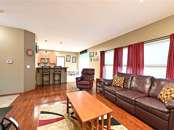 3rd image of 37148 Stone Creek Dr
