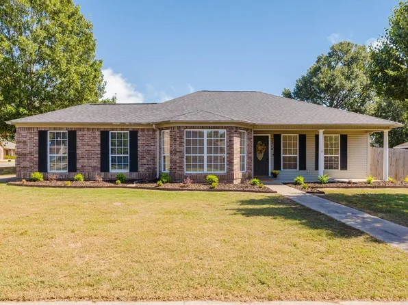 3214 Meadowlake Dr, Bryant, AR 72022