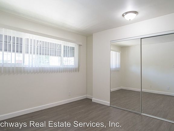 5th image of 18657 Collins St APT 12