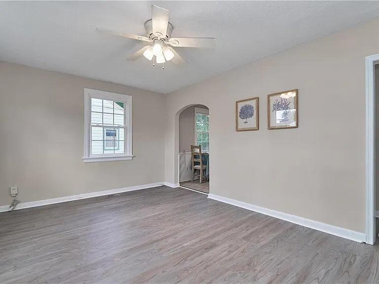 24 Cavalier Rd — Photo 3