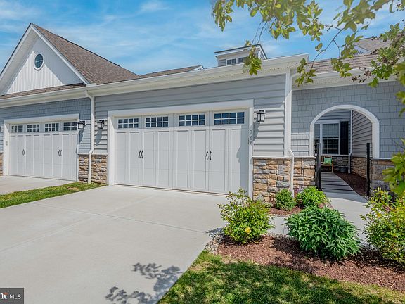 3rd image of 264 Moorings Cir #117