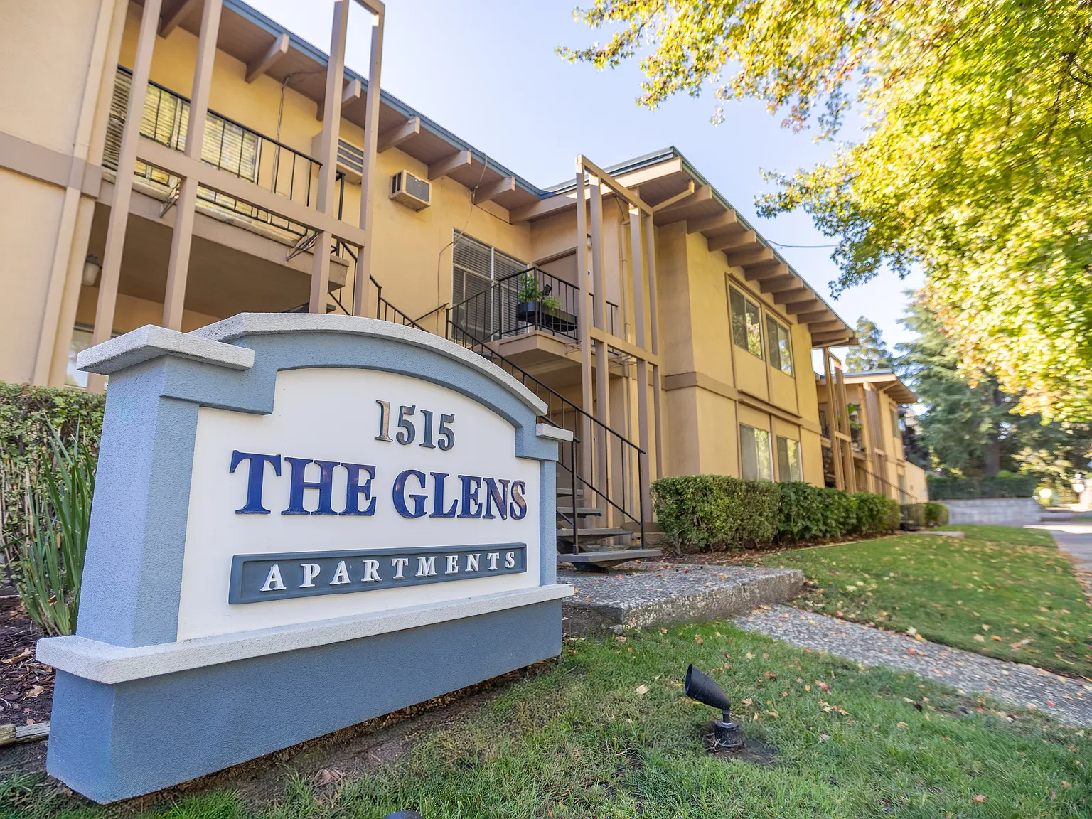 1515 The Glens Apartments — Photo 3