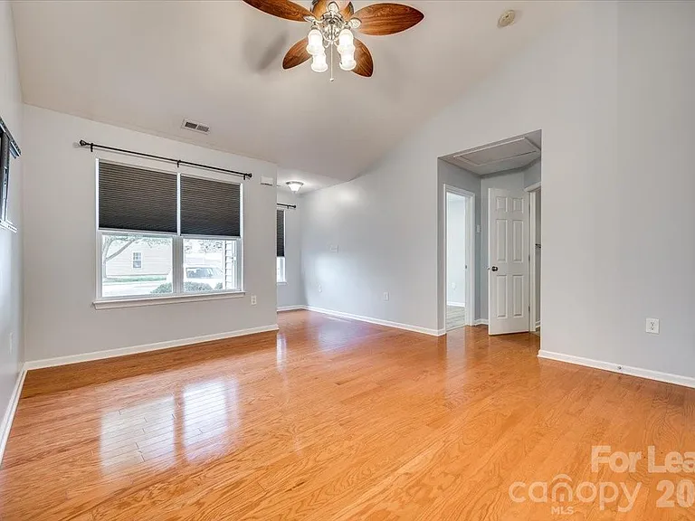 2052 Shady Pond Dr — Photo 6