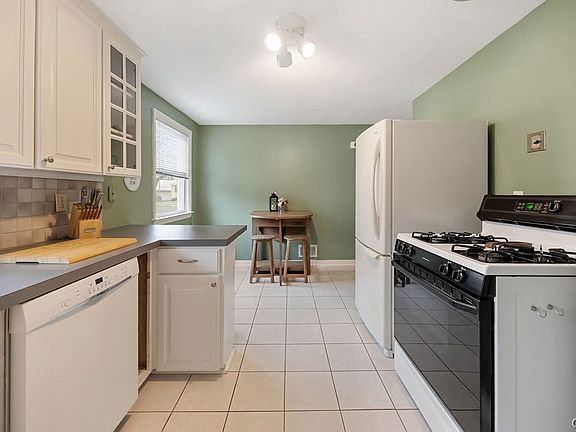3rd image of 204 Woodland Rd