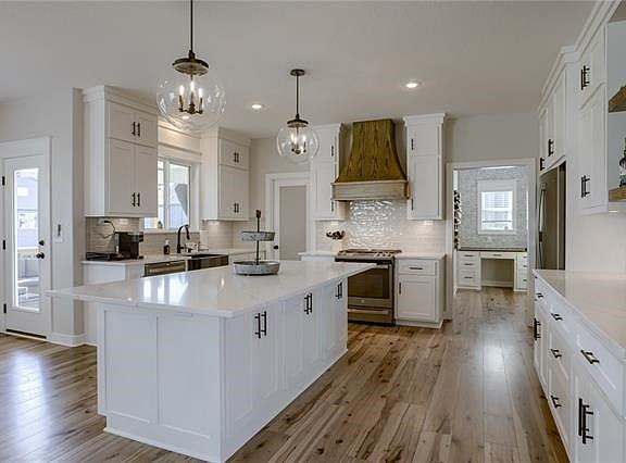 3rd image of 10039 N Palmer Ave
