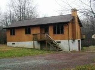 399 Snowshoe Cir, Lake Ariel, PA 18436
