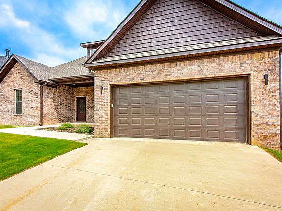 5th image of 17404 Crooked Oak Dr