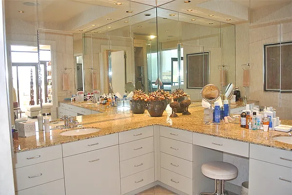 Sold by Akam Sales and Brokerage | media 18