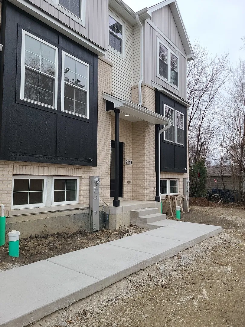 212 Walnut St — Photo 1