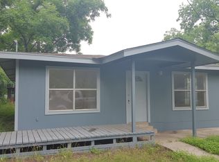 421 Apolonio St, Uvalde, TX 78801