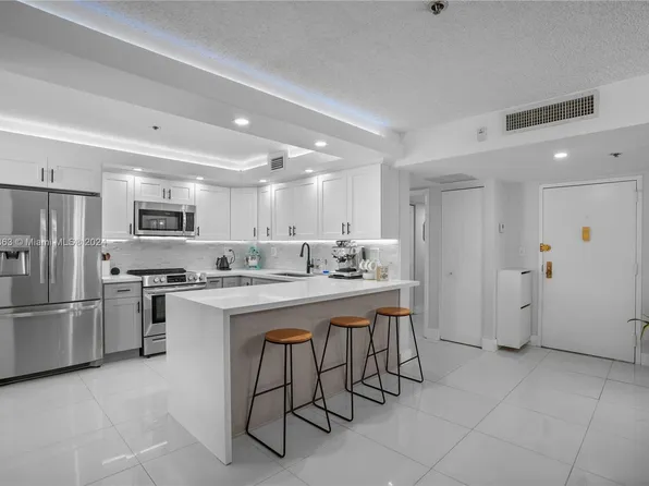 671 NE 195th St APT 215E, North Miami Beach, FL 33179
