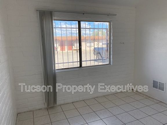 4th image of 5764 S Park Ave